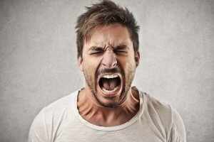 Агрессивное поведение и раздражительность могут быть признаками повышенного тестостерона мужчин