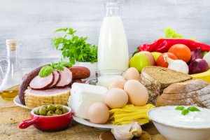 Нужно исключить продукты, которые вызывают газообразование и вздутие