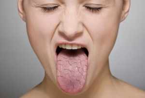 Сухость во рту, постоянная жажда, частое мочеиспускание – признаки повышенного сахара в крови 