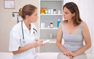 Правильное лечение воспаления у женщин может назначить врач, в зависимости от причины повышения лейкоцитов в мазке