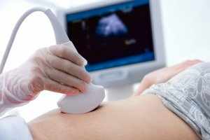 В период беременности женщине необходимо проходить все обследования и сдавать все назначенные анализы