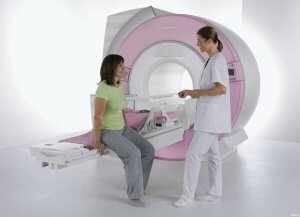 МРТ локтевого сустава может быть проведено в аппарате закрытого или открытого типа