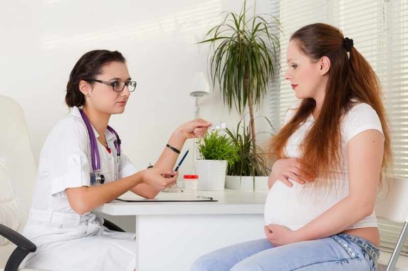 Приём беременной женщины у врача